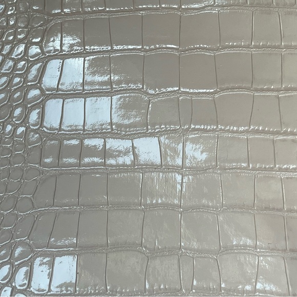 Light Pink Guess Bag - Picture 2 of 10